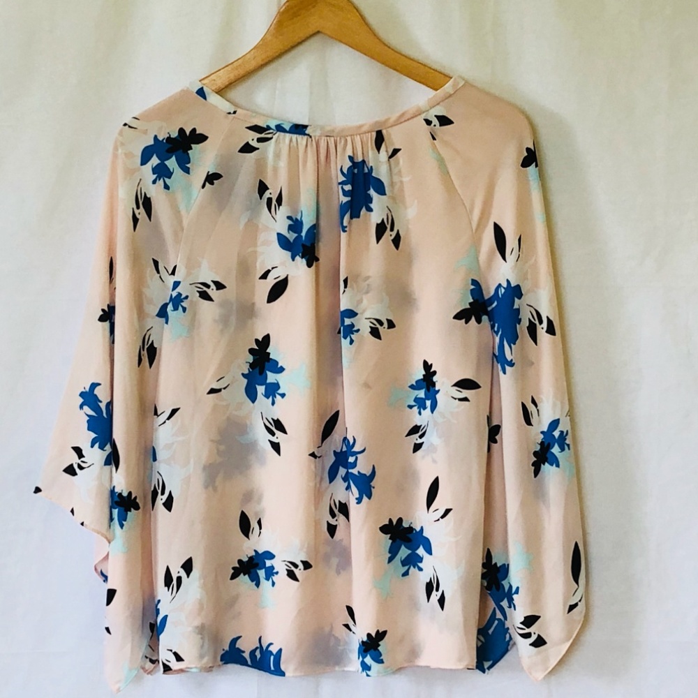 Vince Camuto Flutter Sleeve Print Blouse - image 6